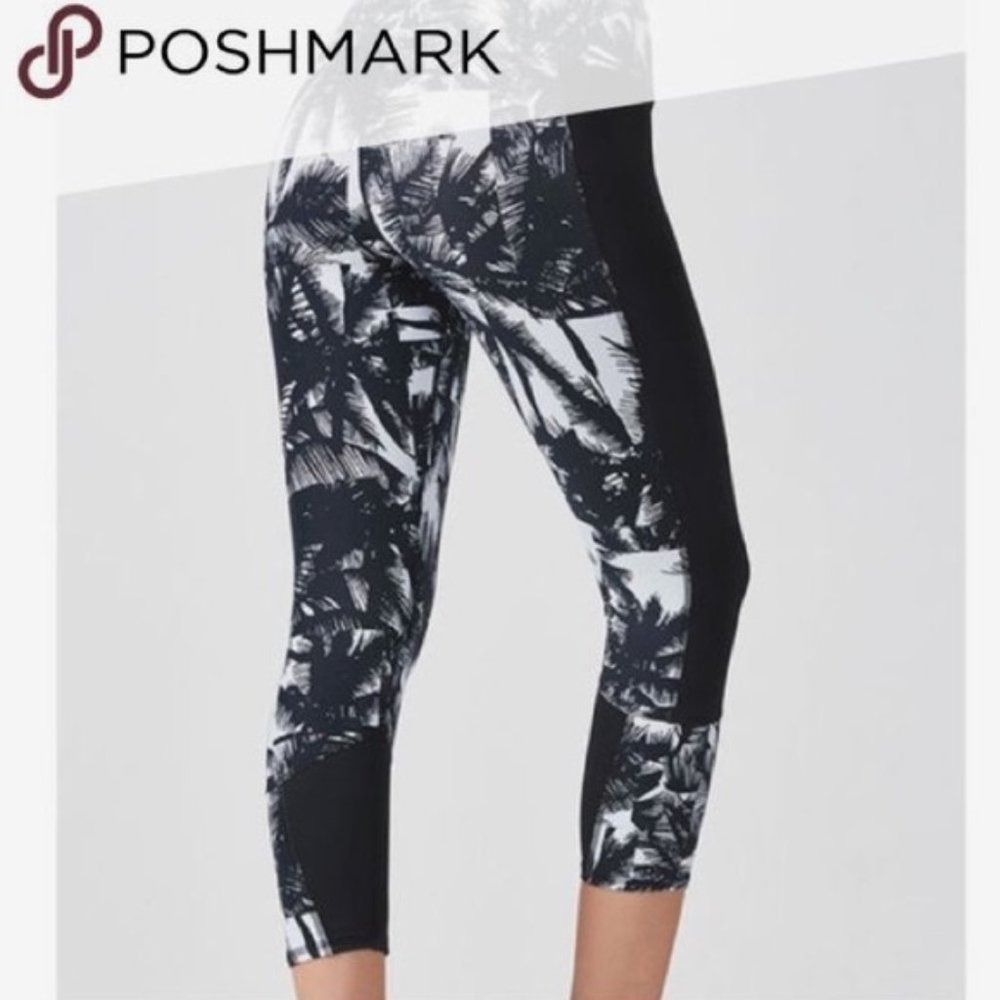 Fabletics Black and White Palm Tree Capris Size M
